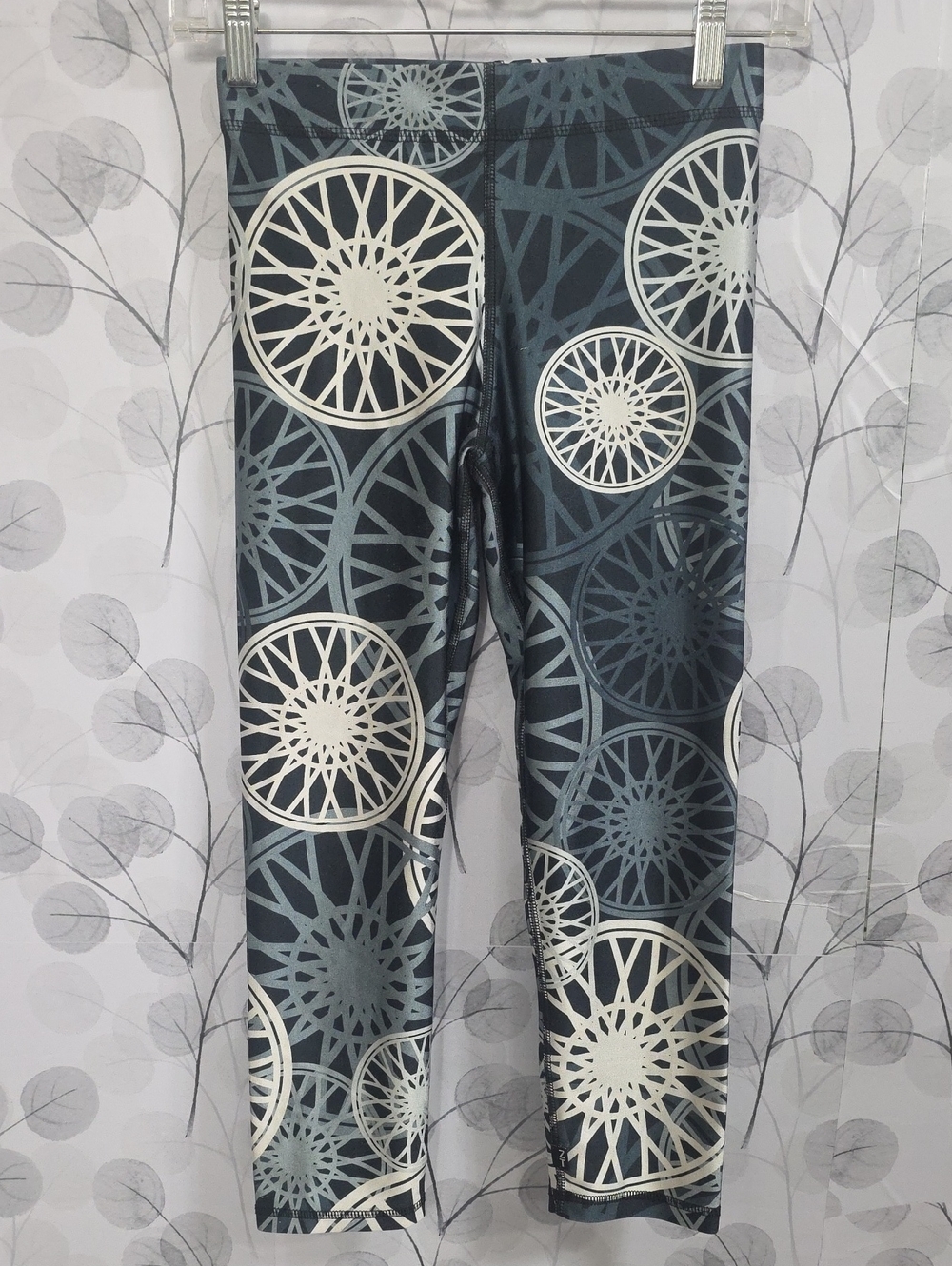 Zara Terez Gray and White Wheel-Print Leggings